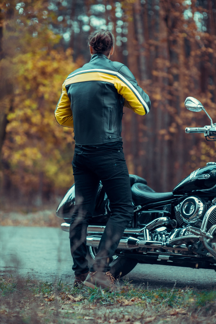 Corelli MG legacy black yellow white motorcycle racing leather jacket, genuine cowhide leather, removable CE protectors, removable inner lining, pockets, YKK zippers, model photo